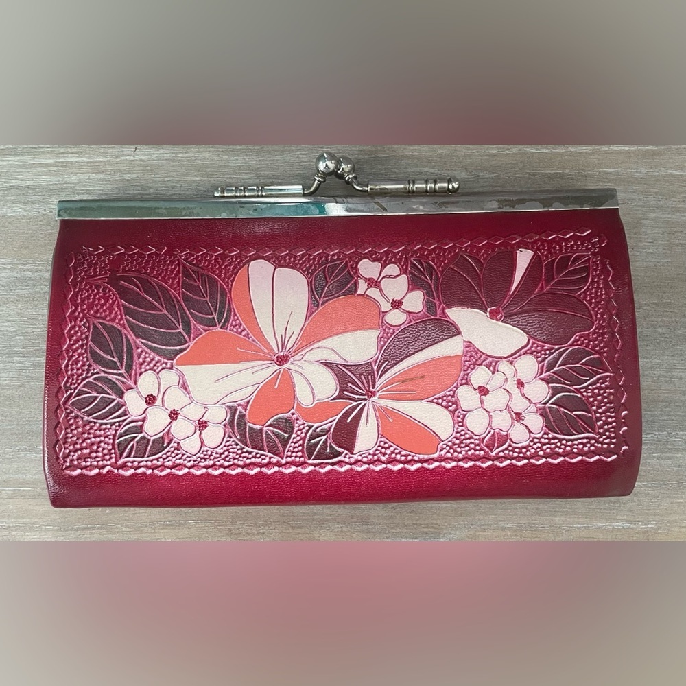 Women’s women's floral embossed vegan leather wallet burgundy red, snap button